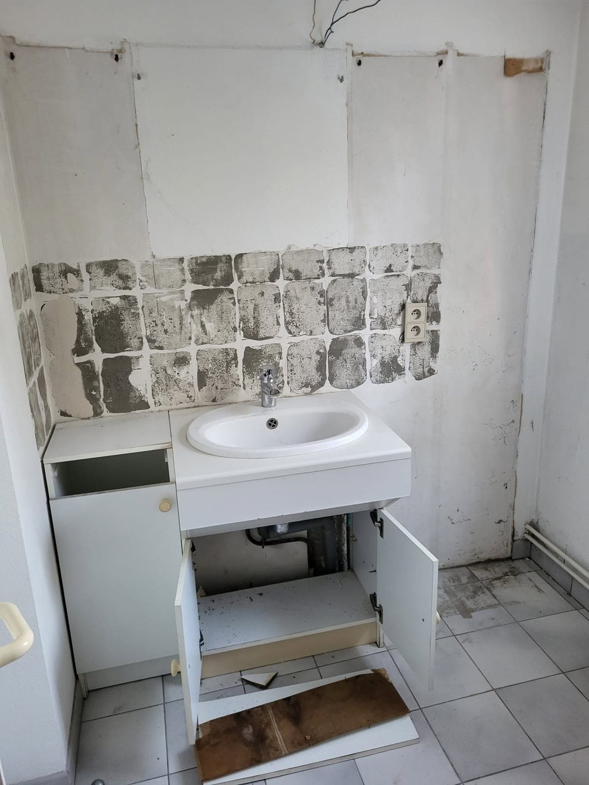Ancien meuble simple vasque avant les travaux